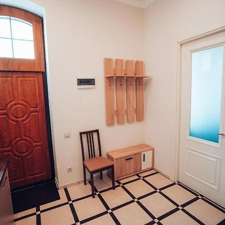 Wonderful Flat On Center *