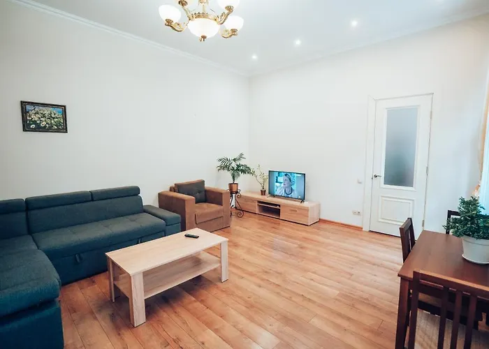 Wonderful Flat On Center 乌日霍罗德